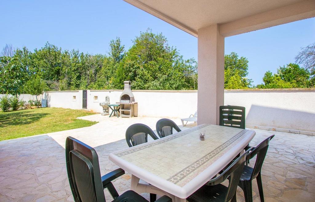 Apartments Racchi Banjole Exterior photo